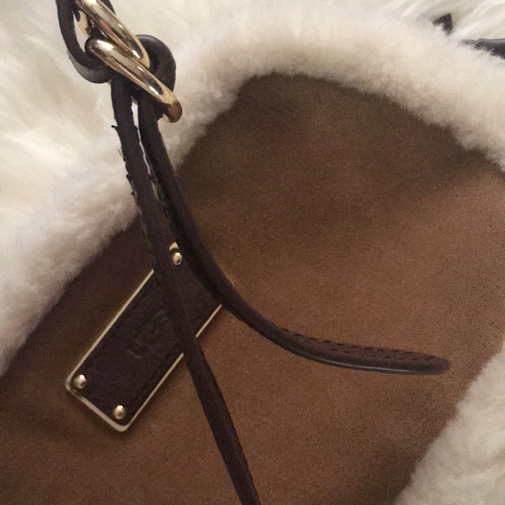 UGG Sheldon Crossbody has tags sheepskin suede 9.5 x 6.. flaws but never used - Picture 16 of 17